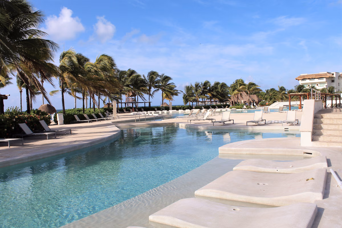 BlueBay Grand Esmeralda - Image 10