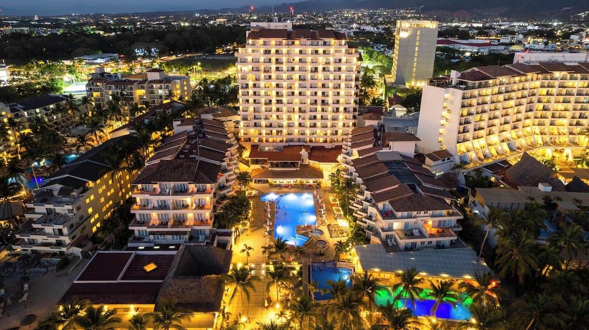 Hotel Friendly Fun Vallarta - Image 1