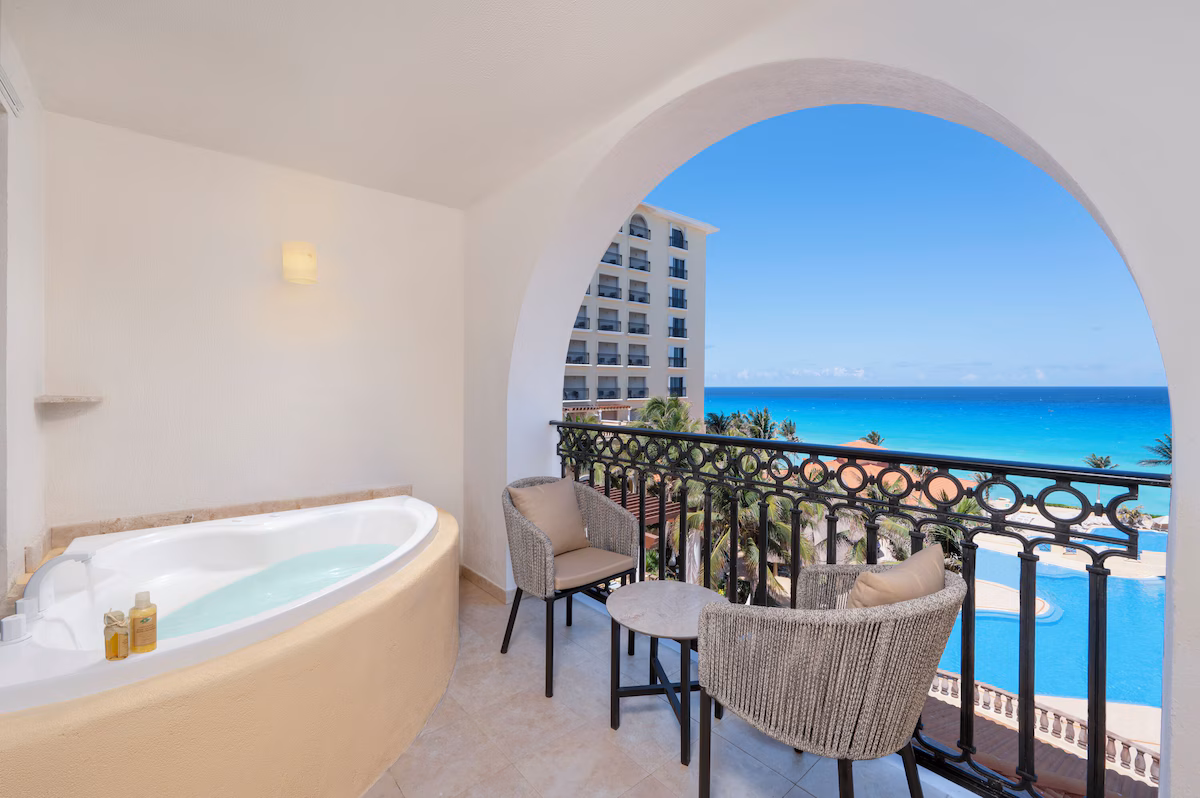 GR Solaris Cancun - Image 7
