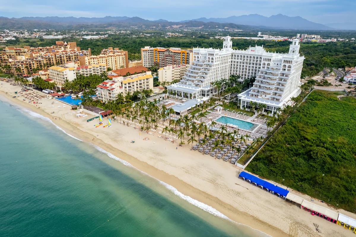 Hotel Riu Palace Pacifico - Image 1
