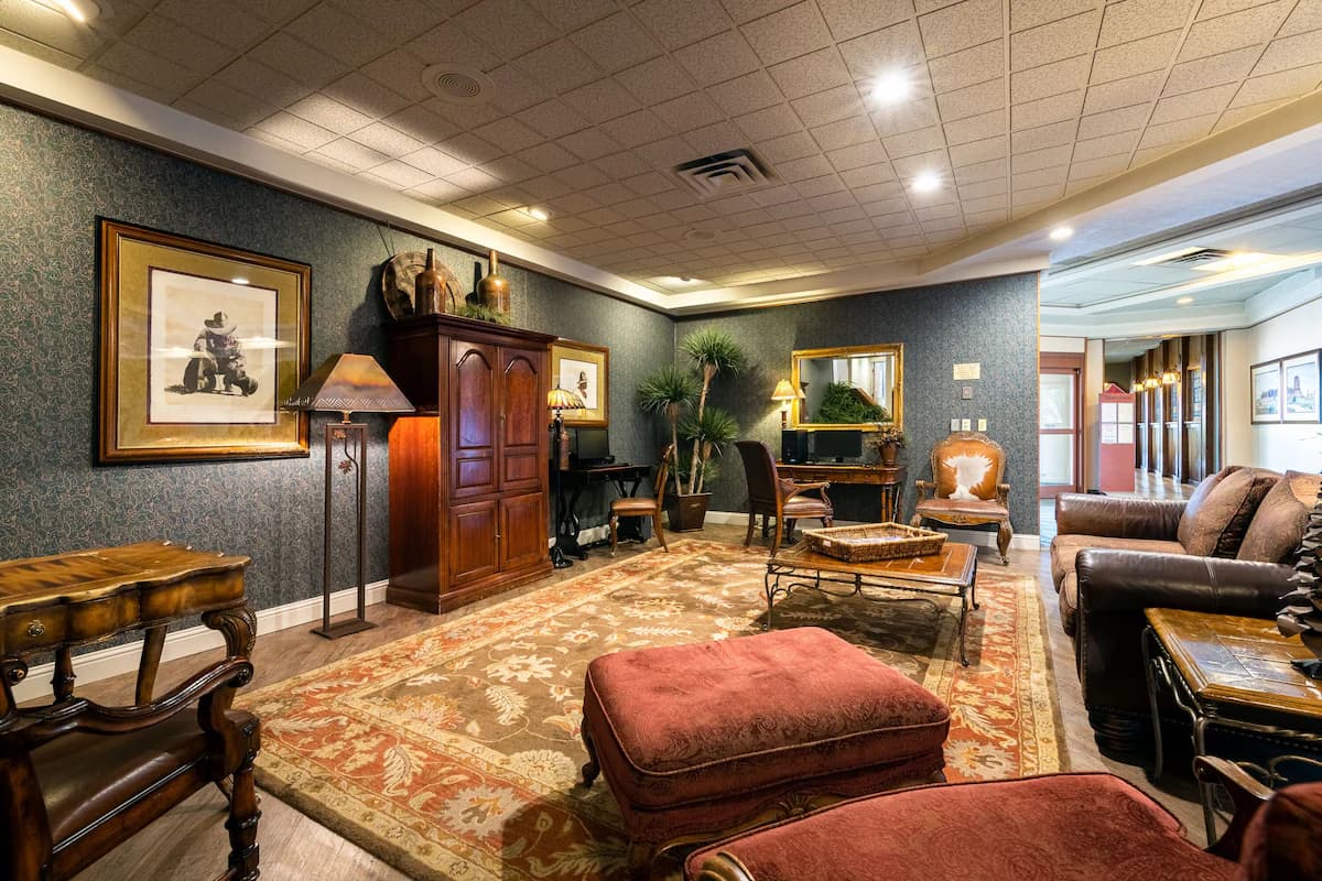 Grand Vista Hotel - Image 2