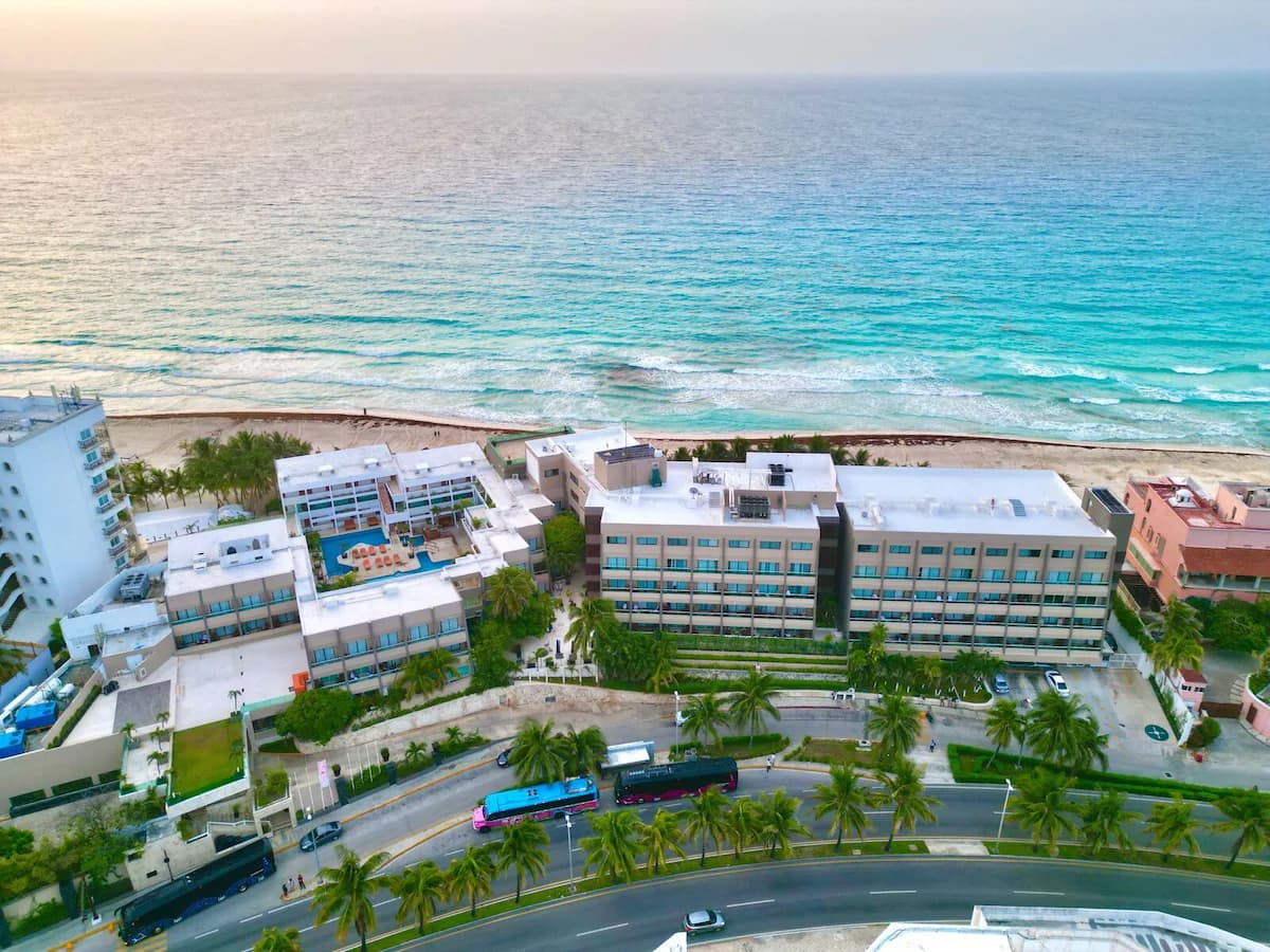 Hotel Flamingo Cancun All Inclusive - Image 1