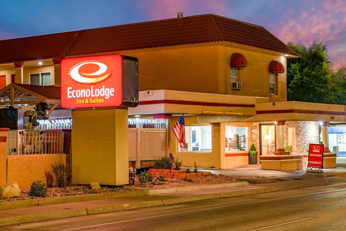 Econo Lodge Inn & Suites Durango - Image 1