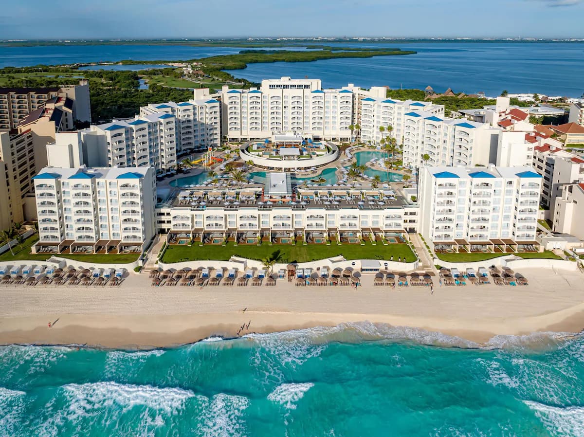 Hilton Cancun Mar Caribe All-Inclusive Resort - Image 1