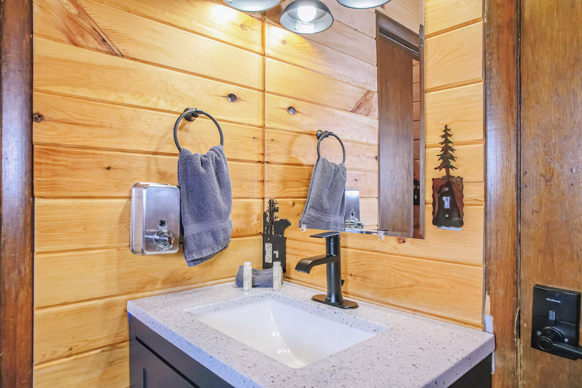 Nicky's Resort - Image 8