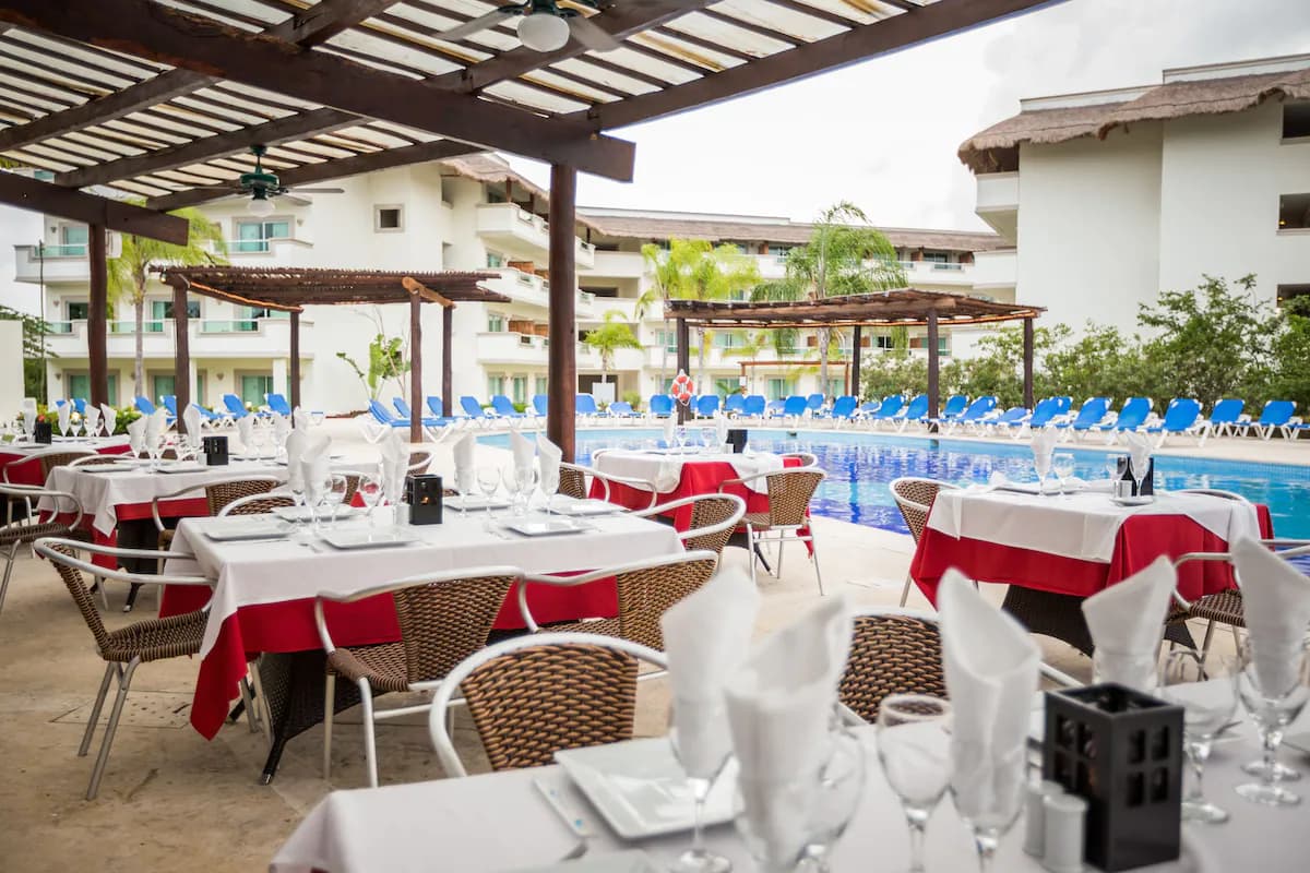 BlueBay Grand Esmeralda - Image 3