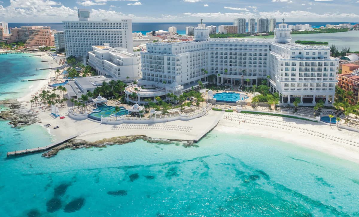 Hotel Riu Palace Las Americas - Image 1