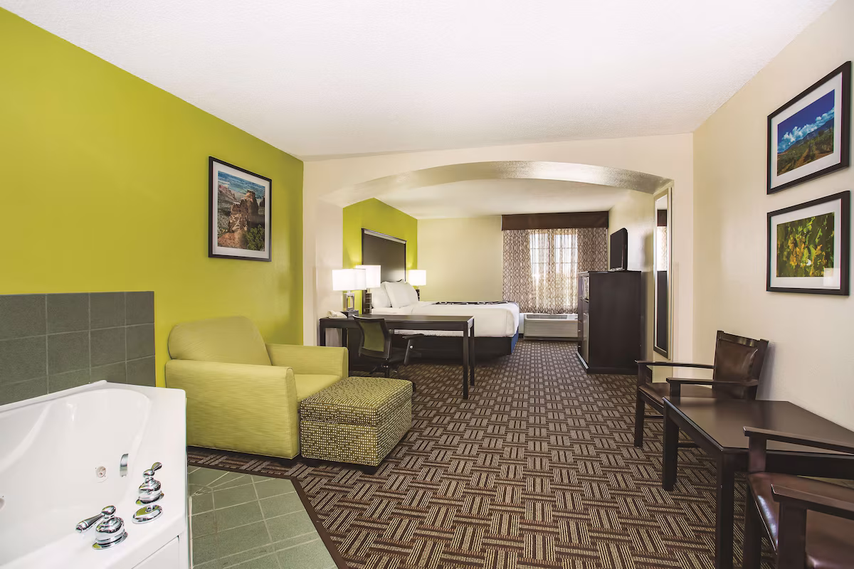 La Quinta Inn & Suites by Wyndham Fruita - Image 5
