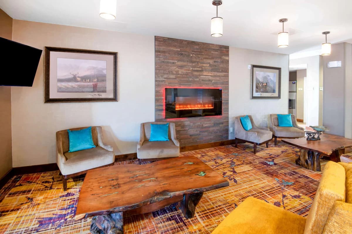 La Quinta Inn & Suites by Wyndham Durango - Image 2