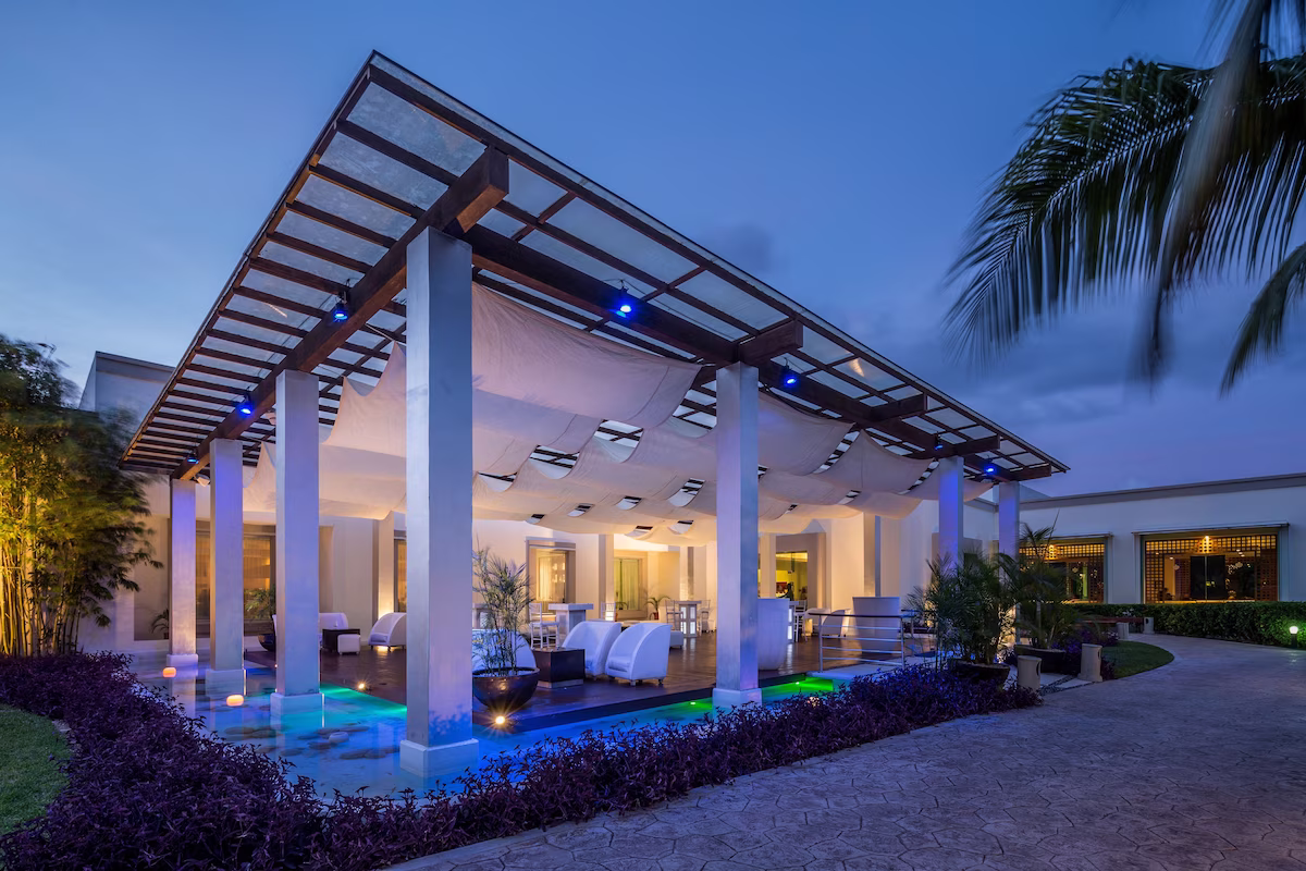 BlueBay Grand Esmeralda - Image 9