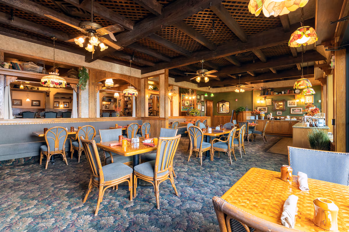 Grand Vista Hotel - Image 4