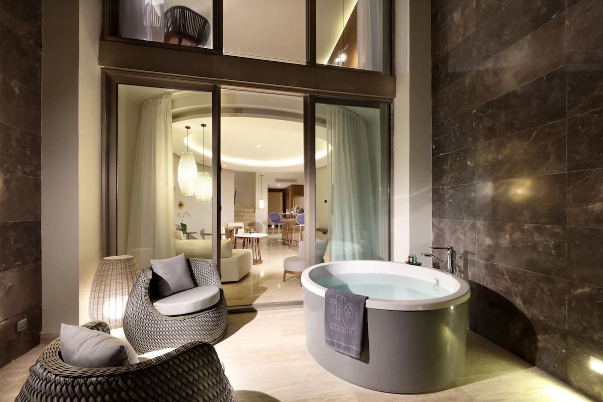 TRS Coral Hotel - Image 10