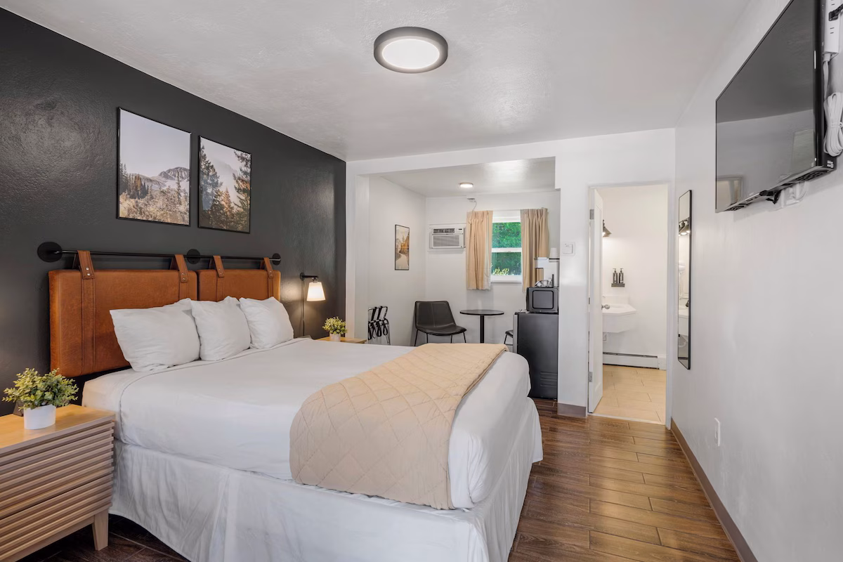 Adventure Inn Durango - Image 6