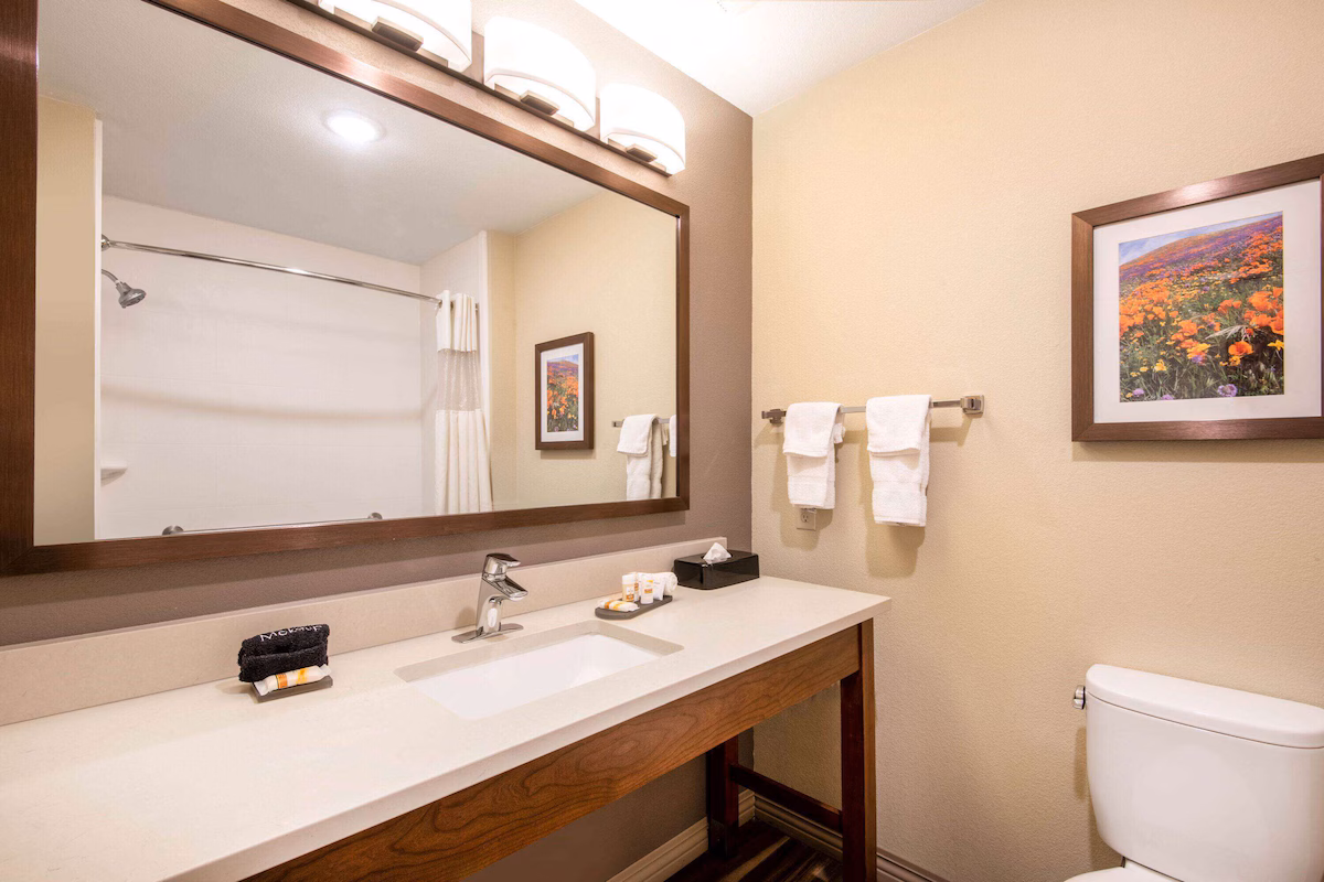 La Quinta Inn & Suites by Wyndham Durango - Image 9