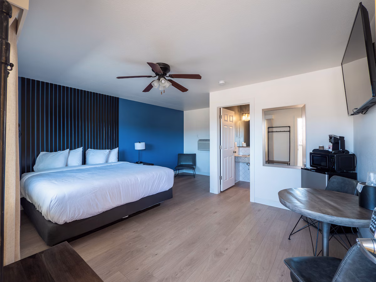 Balanced Rock Inn - Image 4