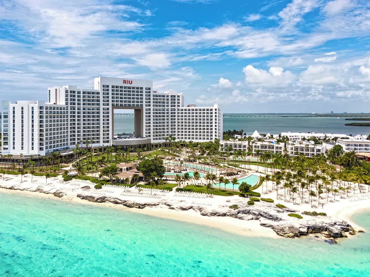 Hotel Riu Palace Peninsula - Image 1