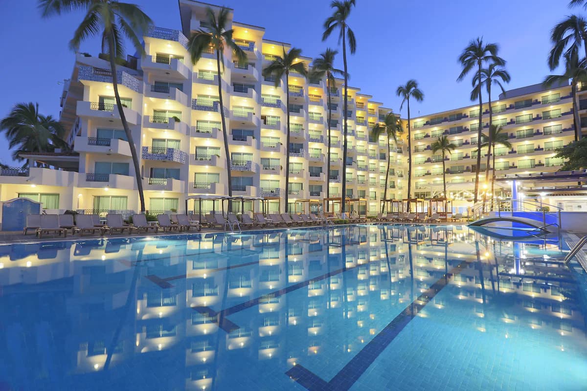 Crown Paradise Golden Puerto Vallarta - Image 1