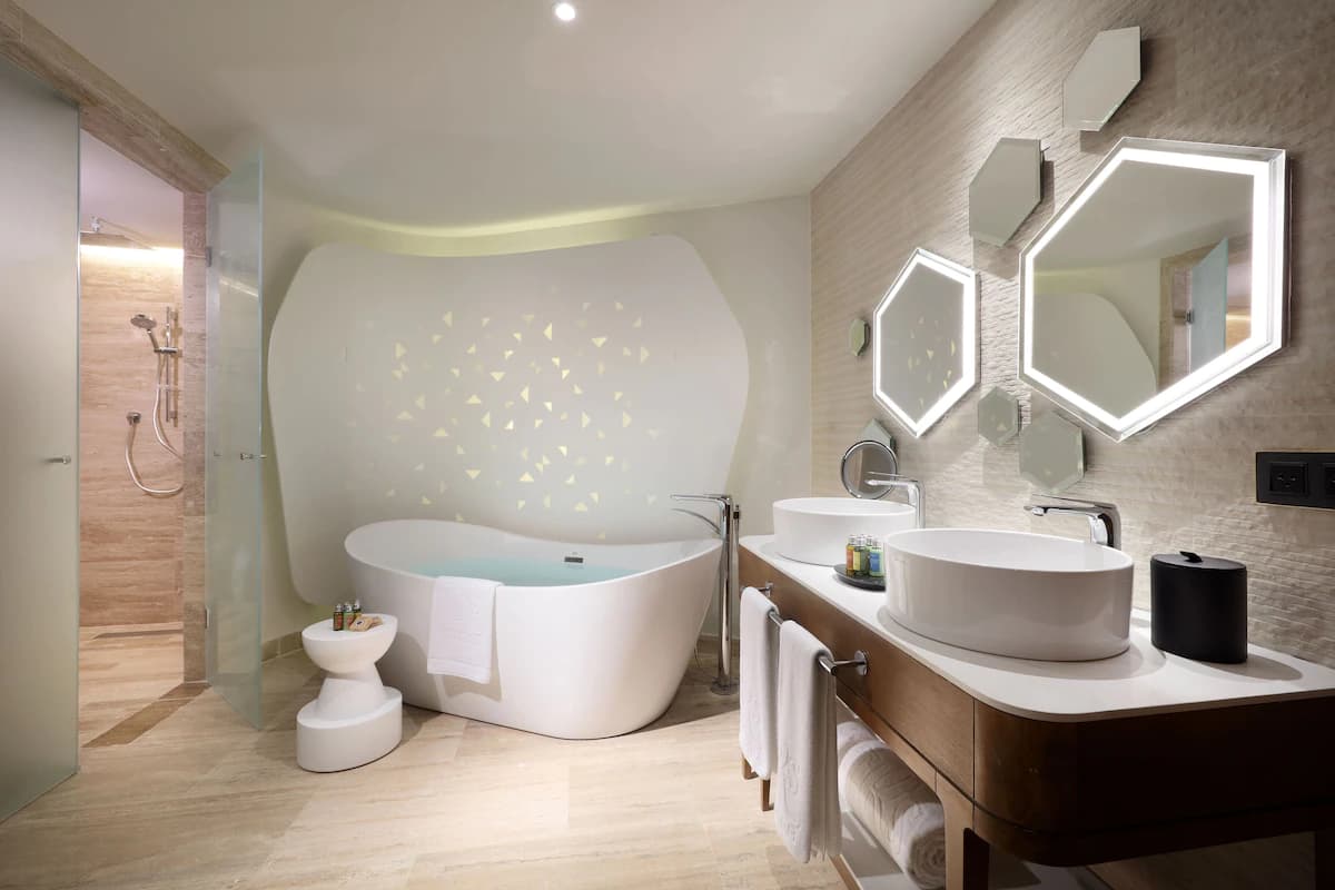 TRS Coral Hotel - Image 8