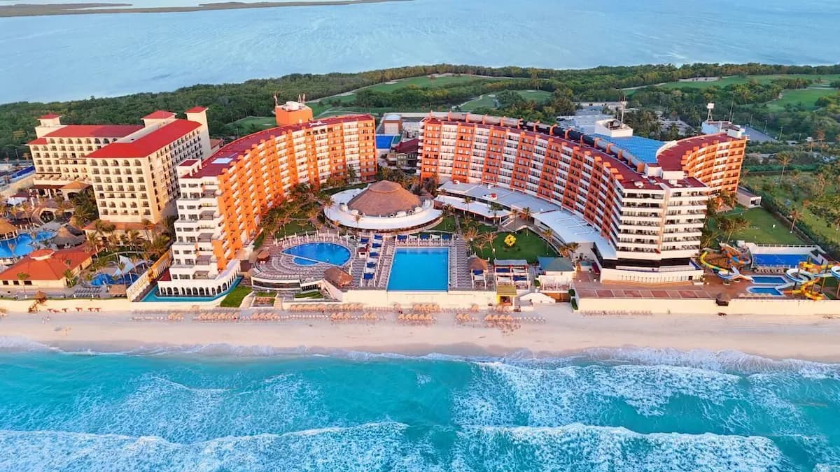 Crown Paradise Club Cancún - Image 1
