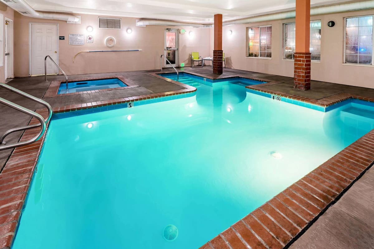 La Quinta Inn & Suites by Wyndham Fruita - Image 9