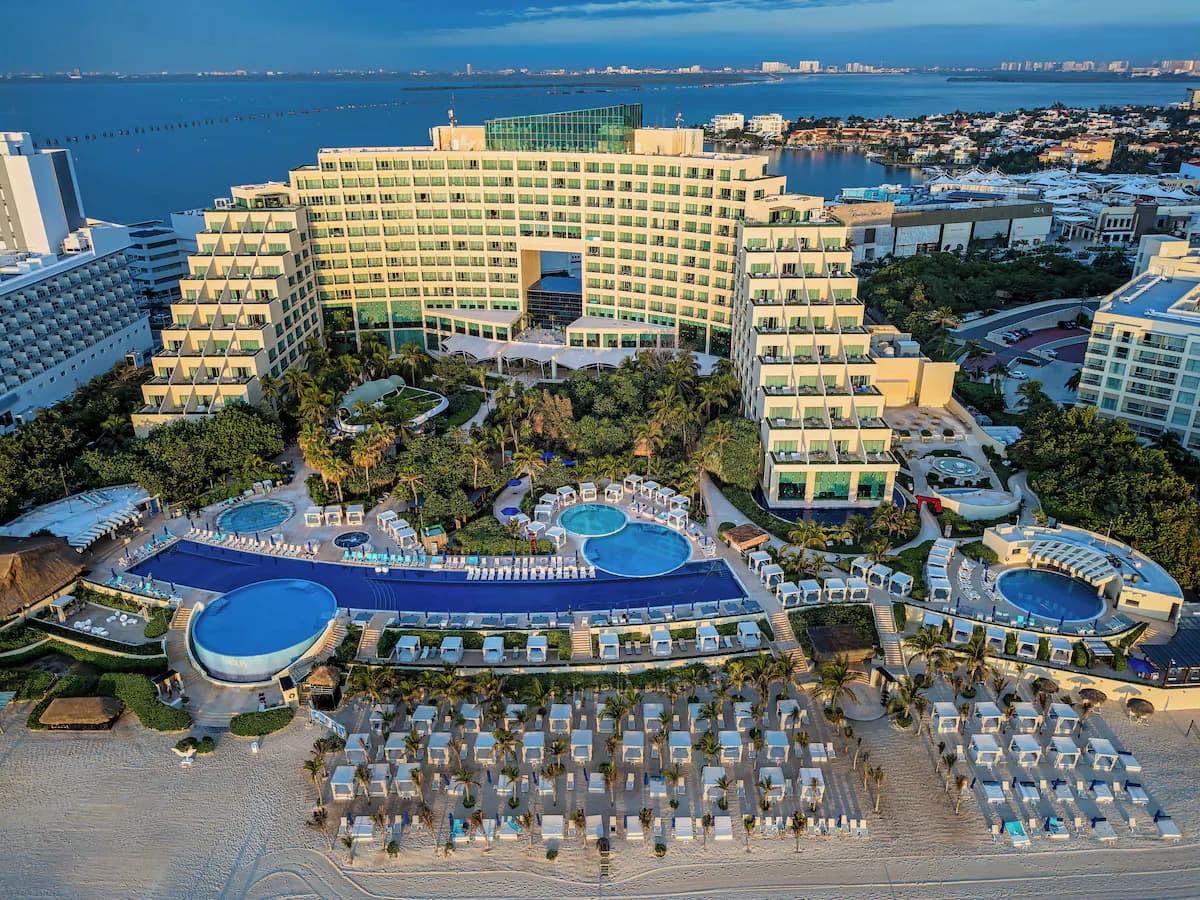 Live Aqua Beach Resort Cancún - Image 1