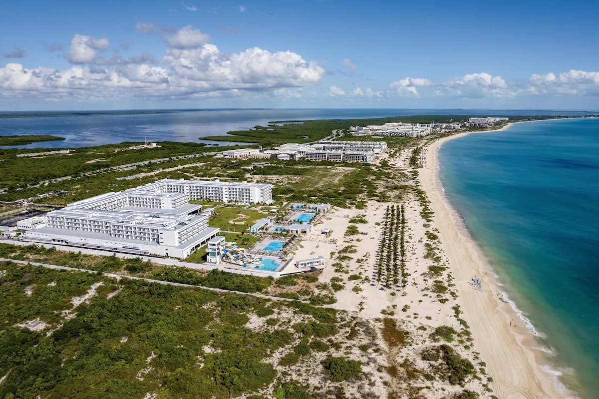 Hotel Riu Latino - Image 11