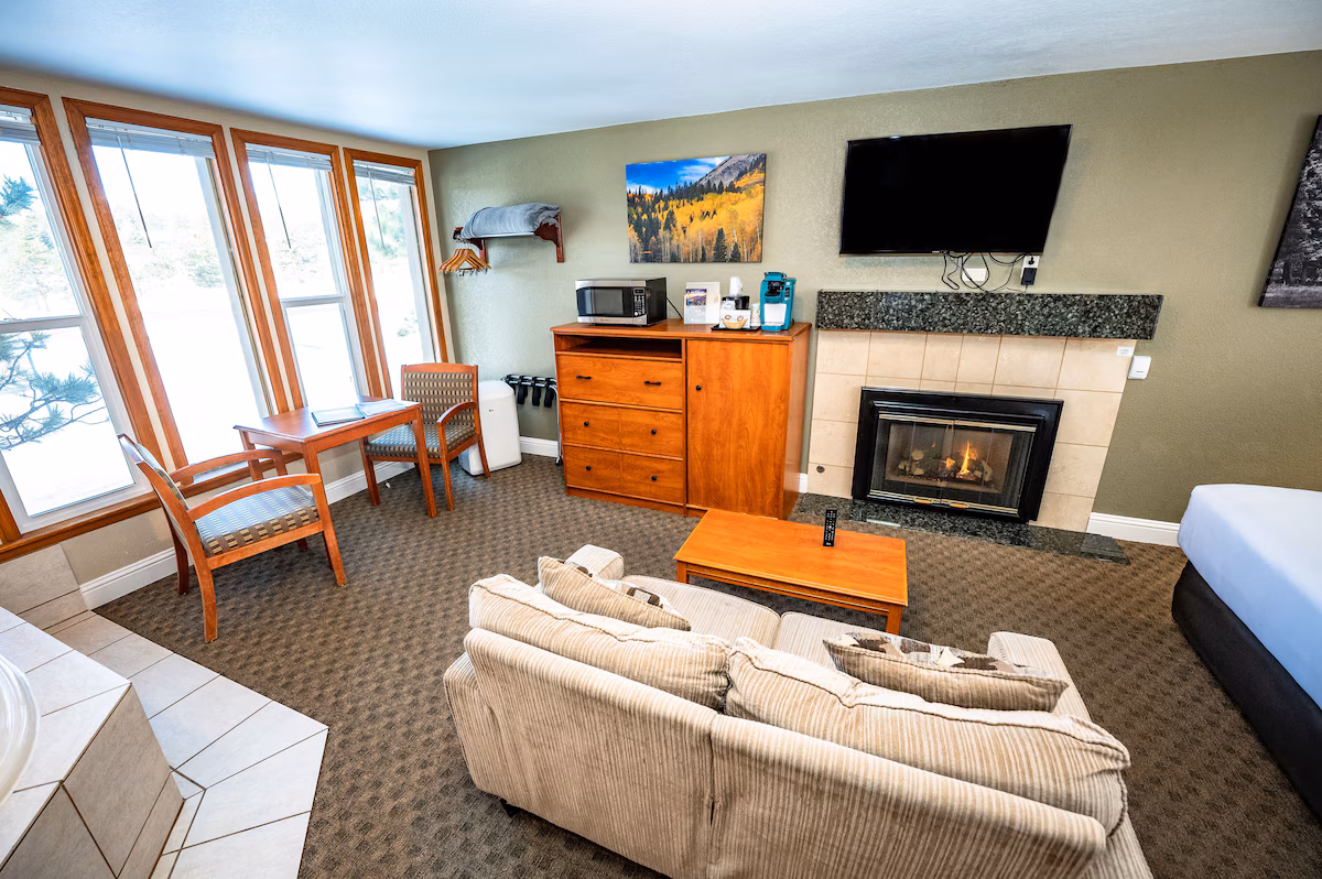 Blue Door Inn - Image 5