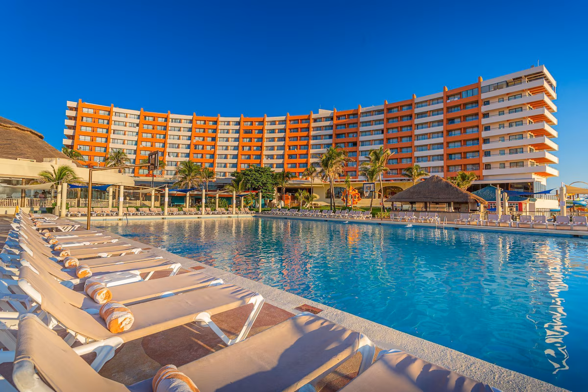 Crown Paradise Club Cancún - Image 2