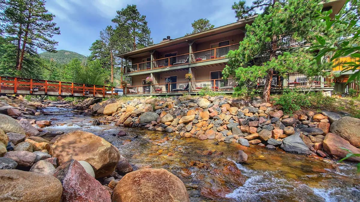 The Inn on Fall River & Fall River Cabins - Image 1