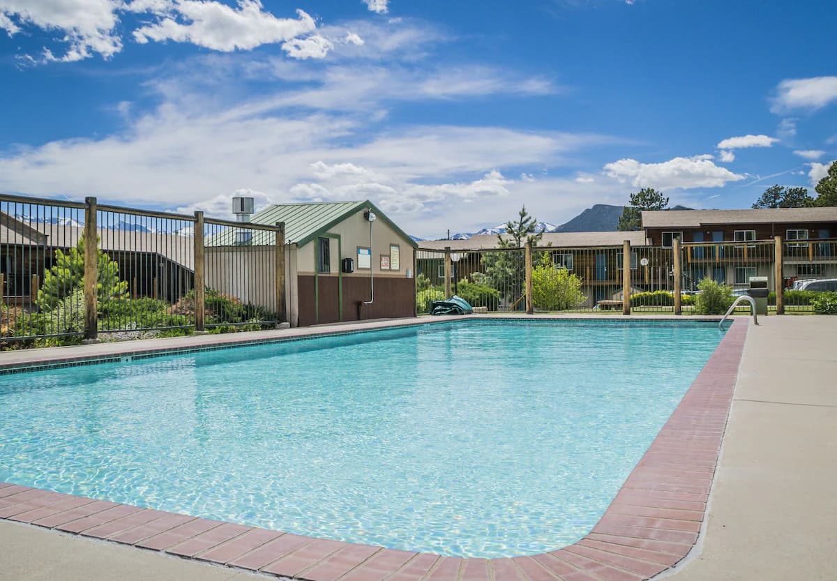 Blue Door Inn - Image 9