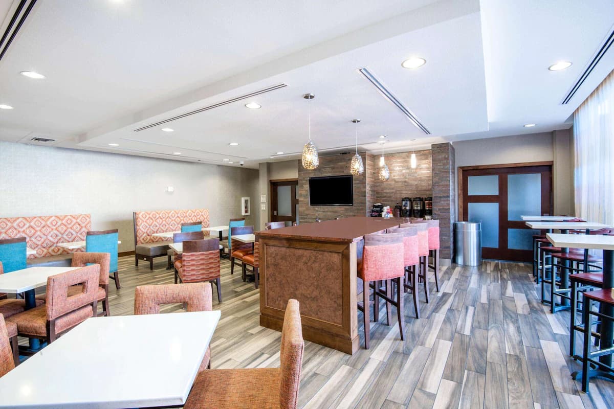 La Quinta Inn & Suites by Wyndham Durango - Image 5