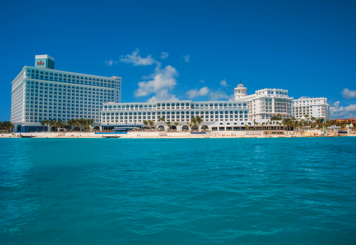 Hotel Riu Cancun - Image 1