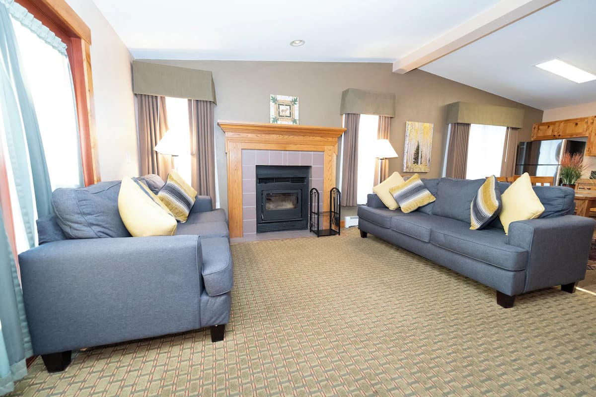 Silver Moon Inn - Image 3