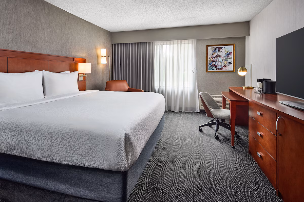 Courtyard by Marriott Fort Collins - Image 7
