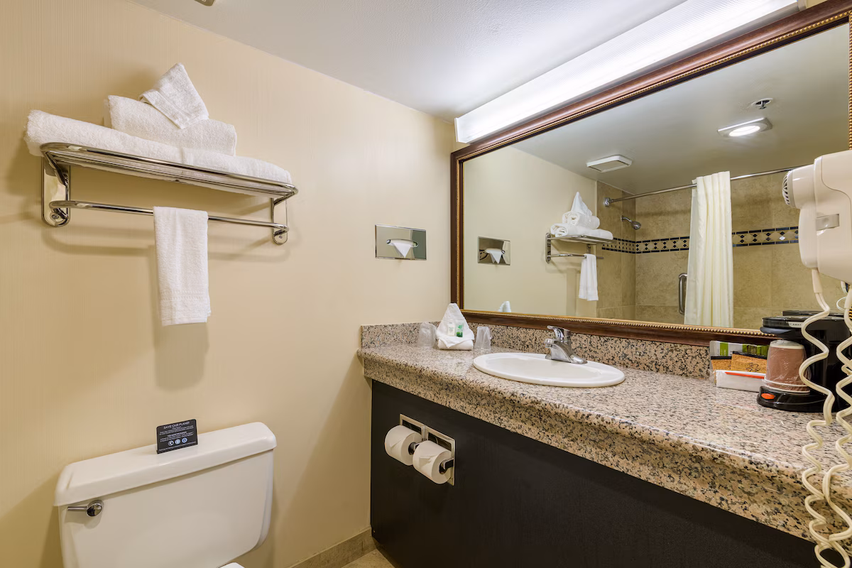 Grand Vista Hotel - Image 8