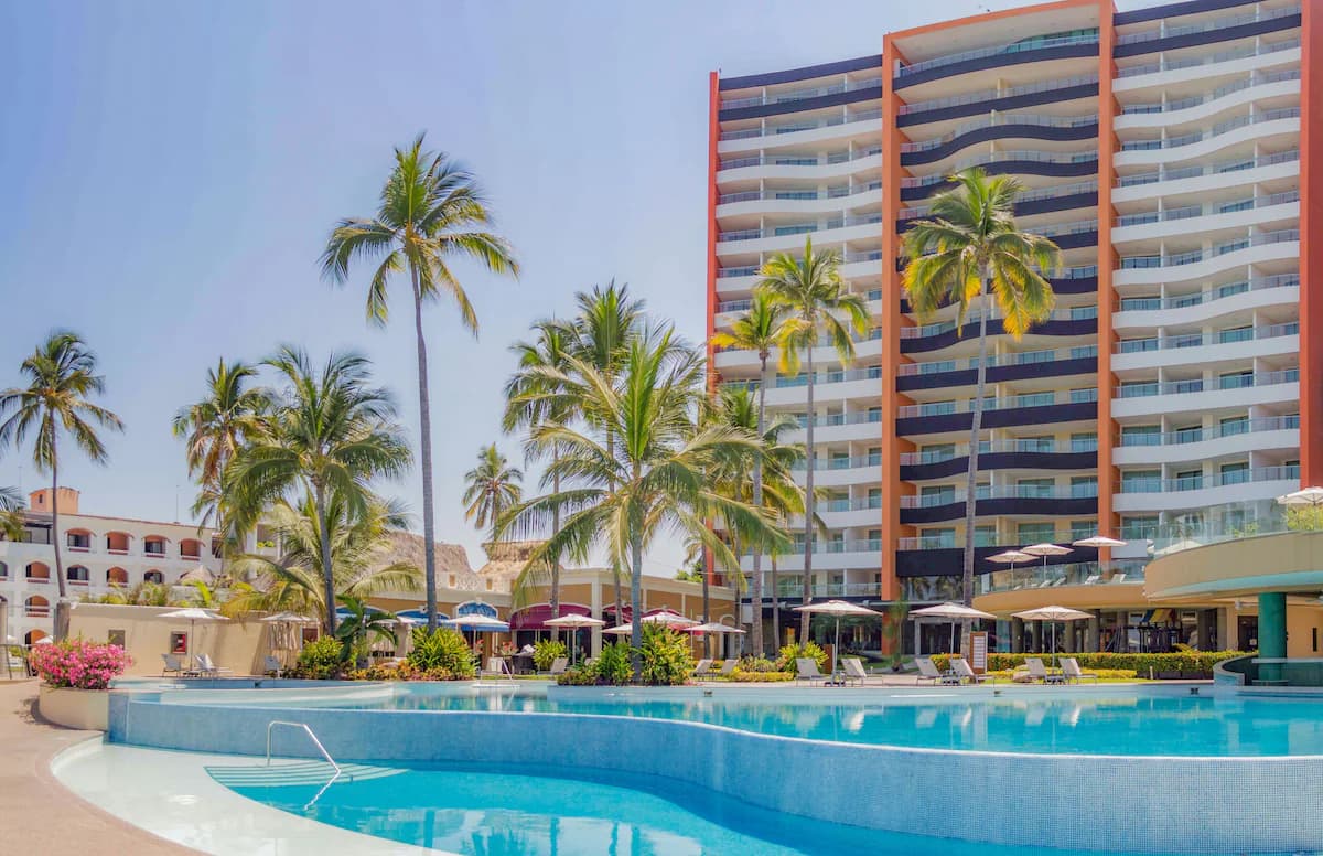 Sunset Plaza Beach Resort & Spa - Image 2