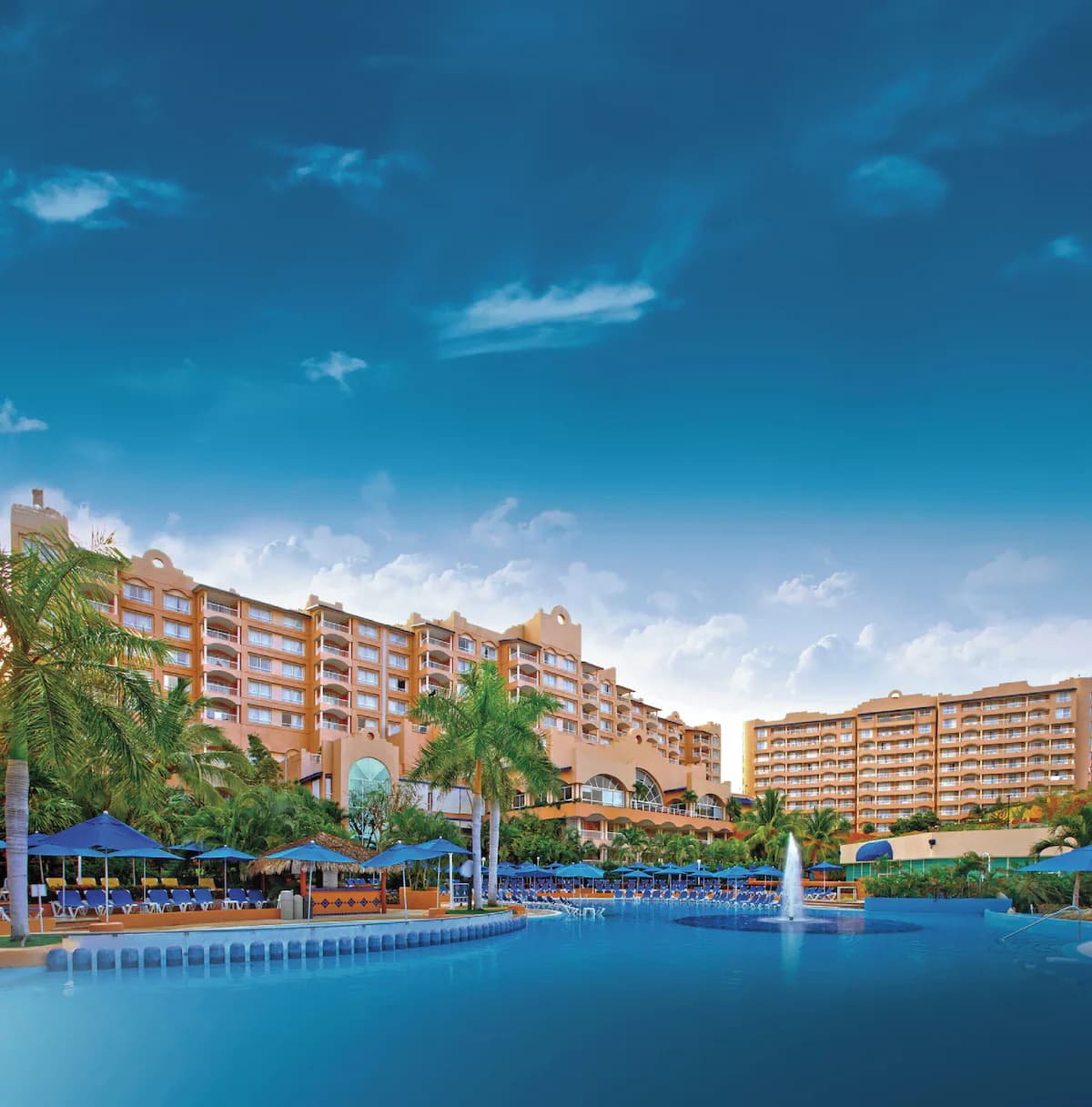 Azul Ixtapa All Inclusive Beach Resort & Convention Center - Image 1