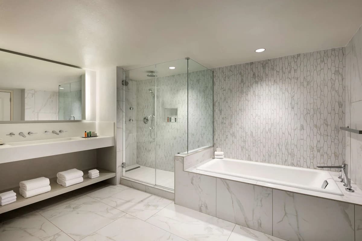 Hilton Fort Collins - Image 9