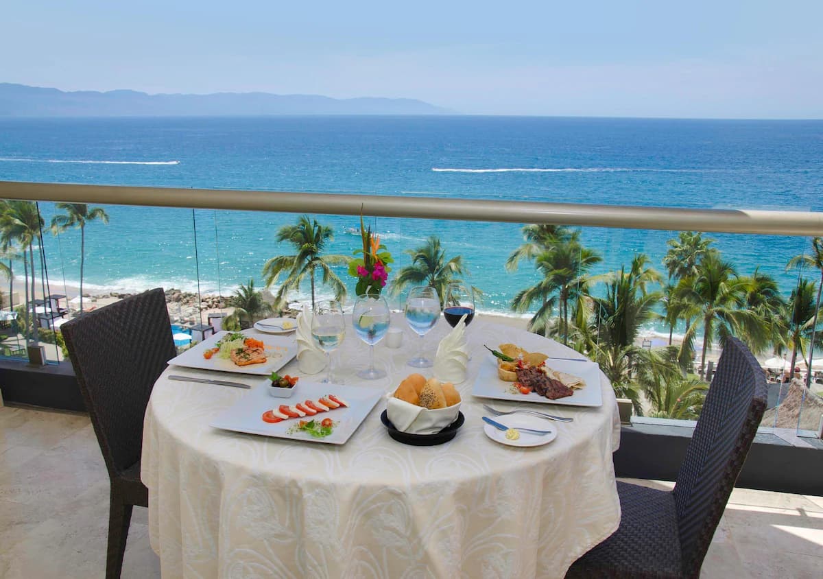 Sunset Plaza Beach Resort & Spa - Image 10