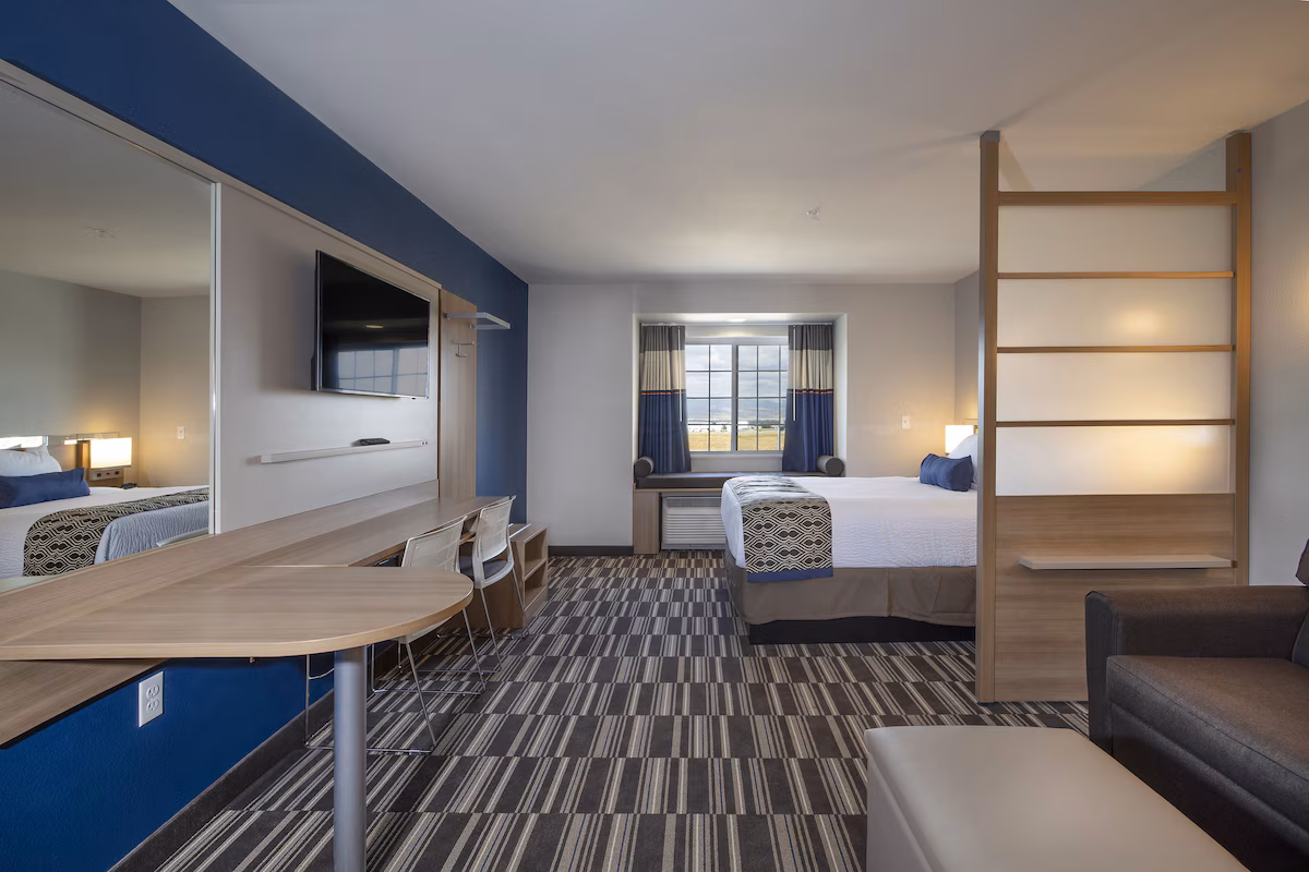 Microtel Inn & Suites by Wyndham Loveland - Image 9