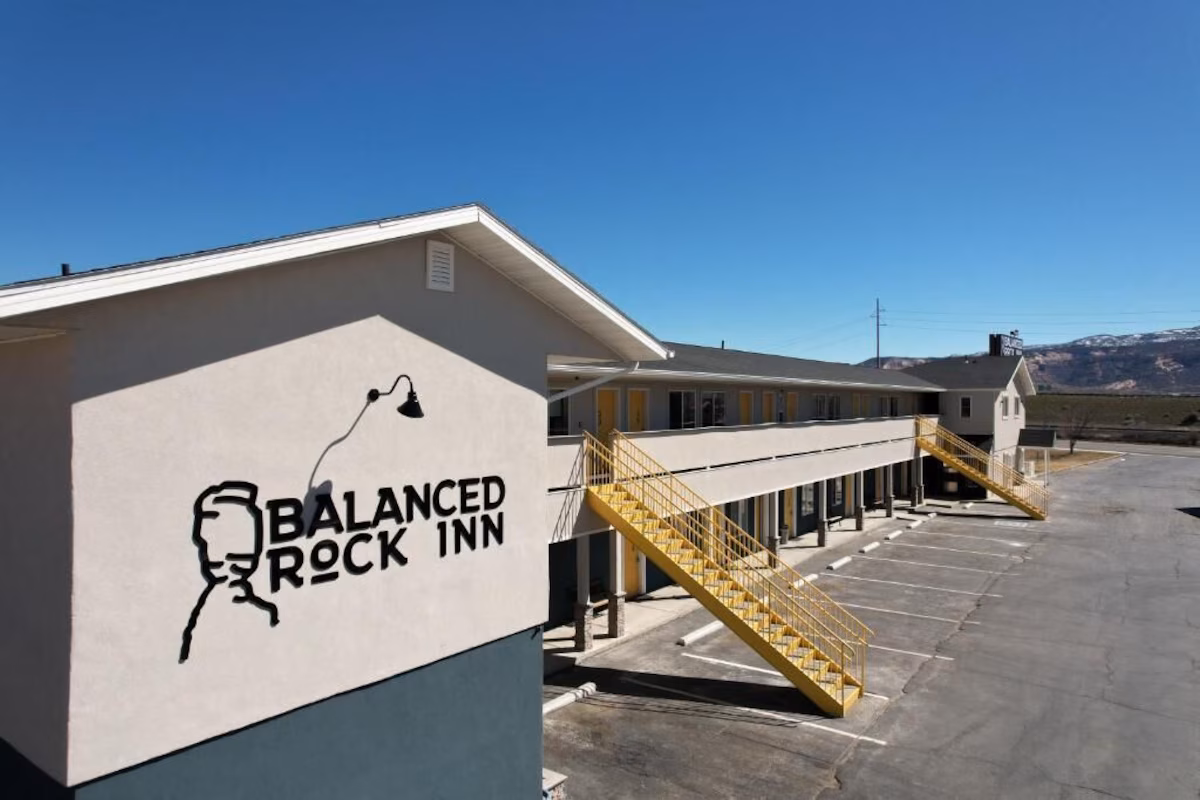 Balanced Rock Inn - Image 8