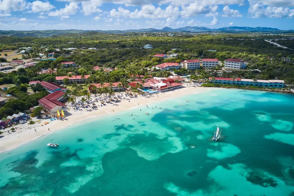Pineapple Beach Club - Image 1