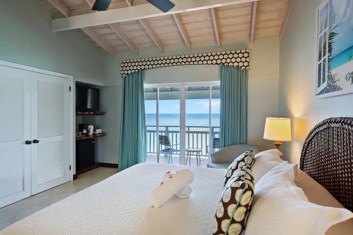 Pineapple Beach Club - Image 5