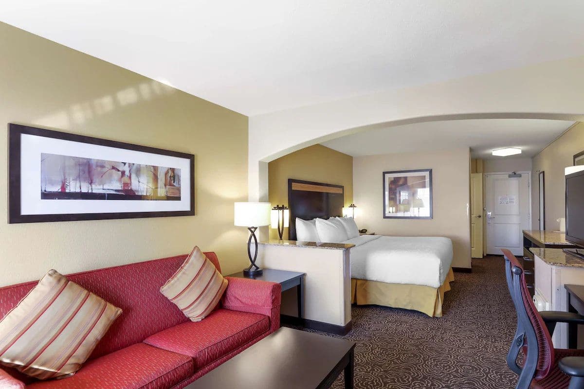 Best Western Plus Castle Rock - Image 1