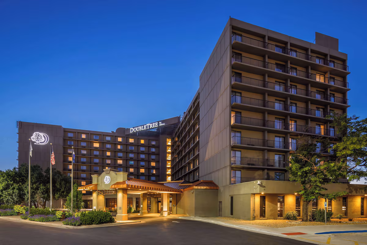 DoubleTree by Hilton Hotel Denver - Image 1