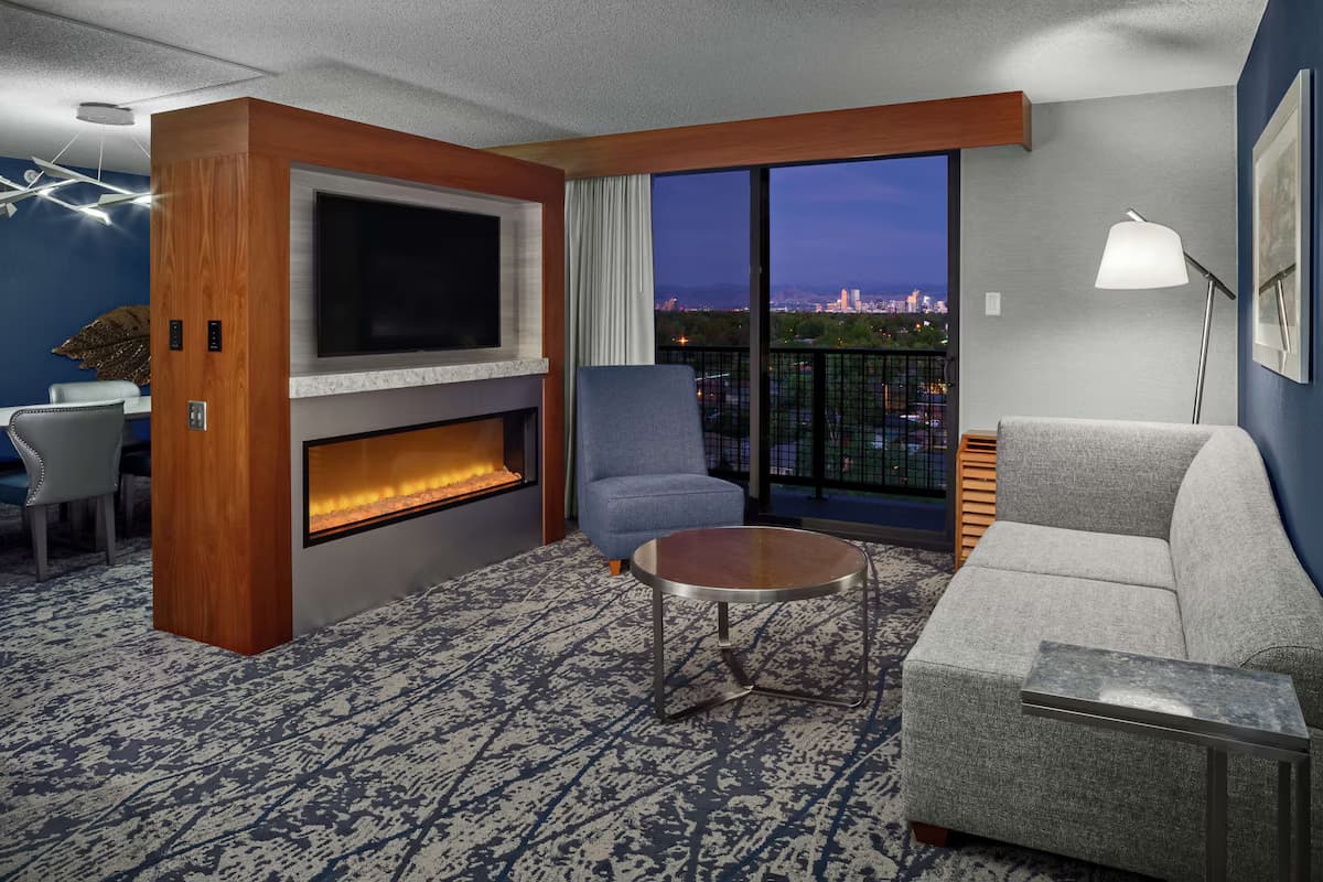 DoubleTree by Hilton Hotel Denver - Image 5