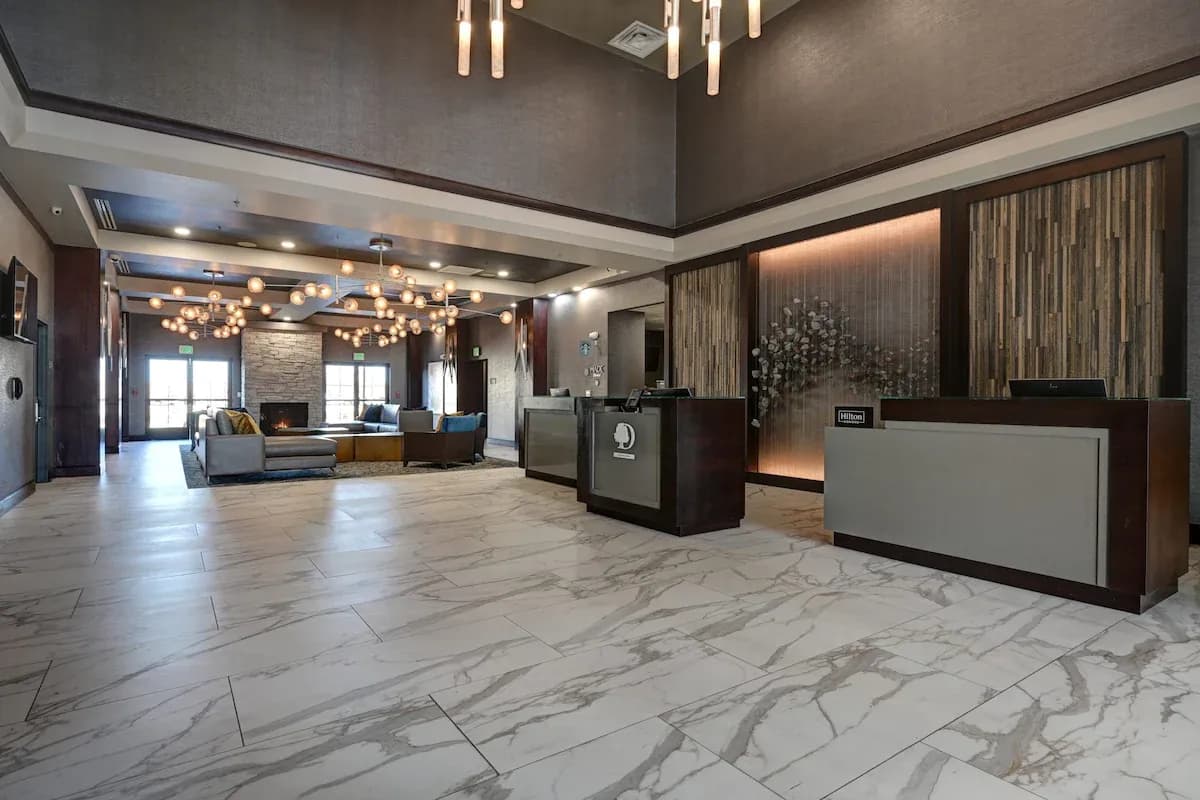 DoubleTree by Hilton Denver International Airport, CO - Image 3
