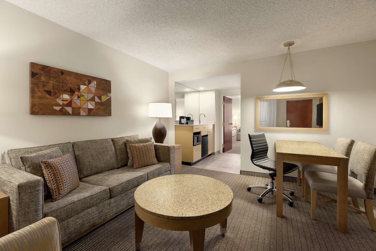 Embassy Suites by Hilton Denver International Airport - Image 4