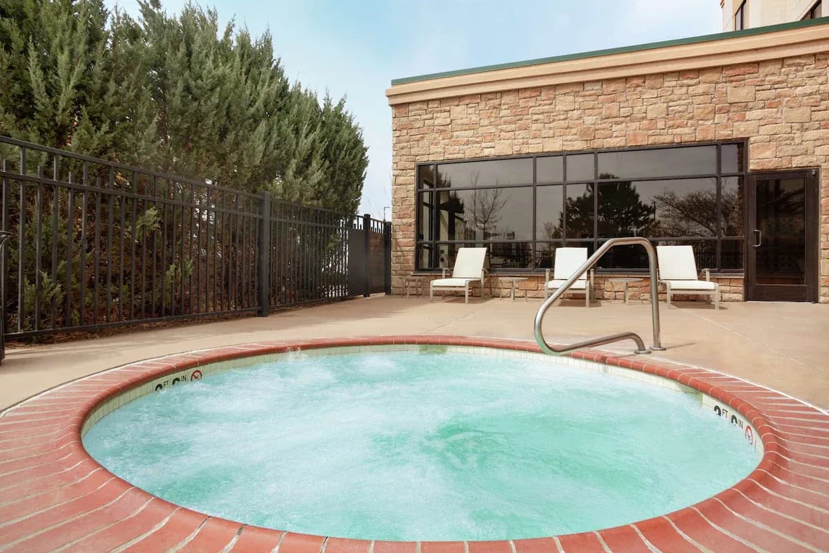 Embassy Suites by Hilton Denver International Airport - Image 9