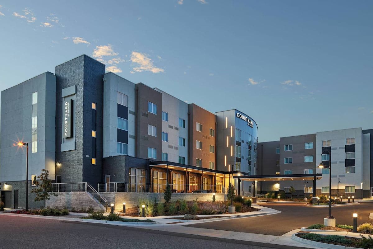 Courtyard by Marriott Denver Aurora - Image 1